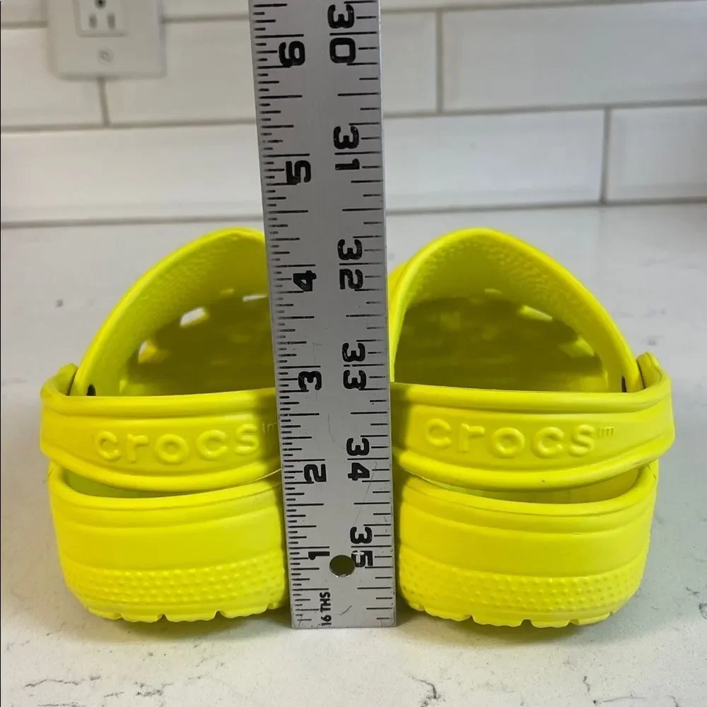 Crocs Classic Clog Size Junior 1, Acidity, Bright Neon Yellow Style # 206991
